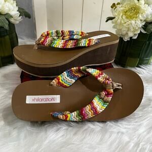 NEW Xhilaration Vintage 90s Rainbow Striped Platform Chunky Flip Flops Sandals 5